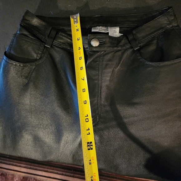 Vintage Newport News Black Leather Pants Size 12 Petite (Spot At Bottom) - Picture 13 of 16